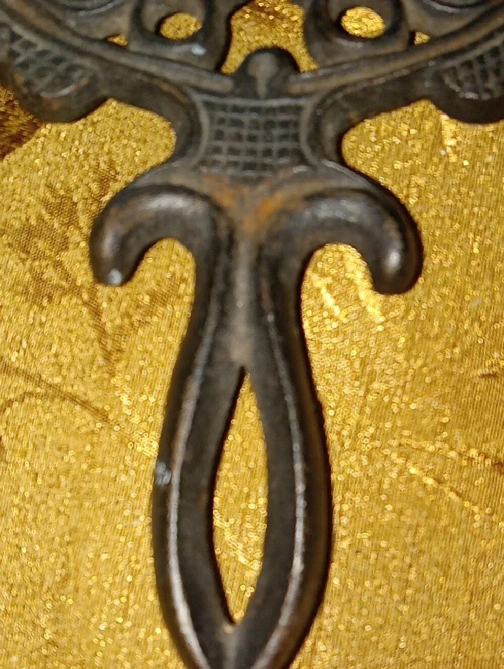 Handcrafted Black rot iron Wall Medallion trivet with feet - Unbranded
